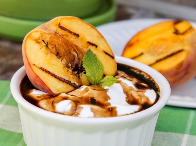 Grilled Peaches with Greek Yogurt and Balsamic Drizzle